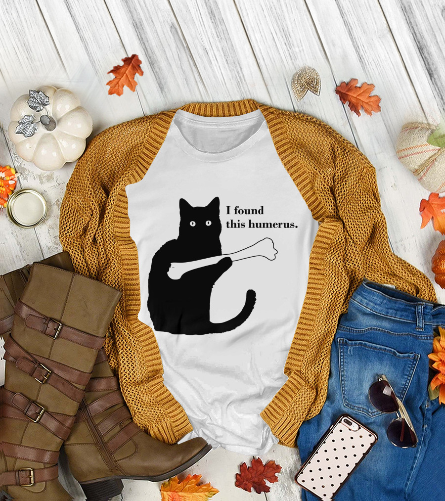 I Found This Humerus Funny Cat Lover Black Cat Holding Bone T-Shirt