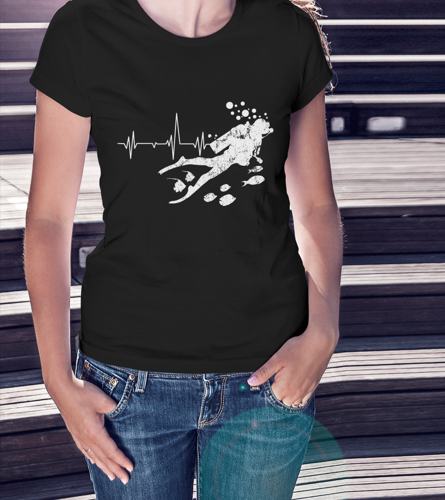 Scuba Diving Heartbeat Diver With Fish And Bubbles T-Shirt
