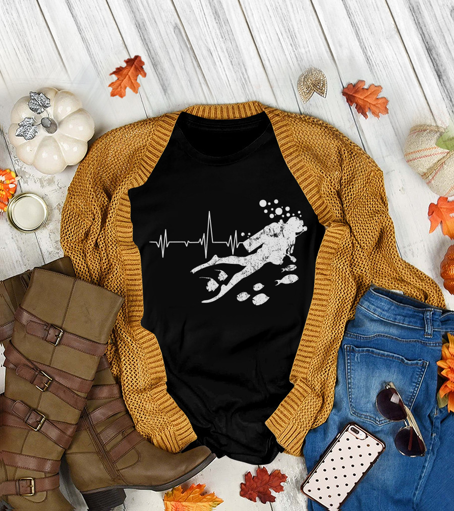 Scuba Diving Heartbeat Diver With Fish And Bubbles T-Shirt