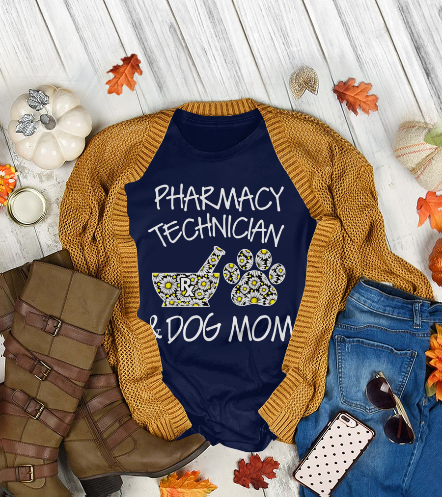 Pharmacy Technician And Dog Mom Rx Mortar Paw Print Daisies T-Shirt