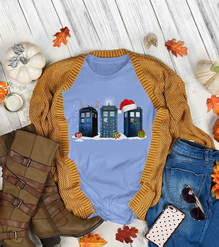 Police Box Dr Who Christmas Reindeer Lights Santa Hat Wreath T-Shirt