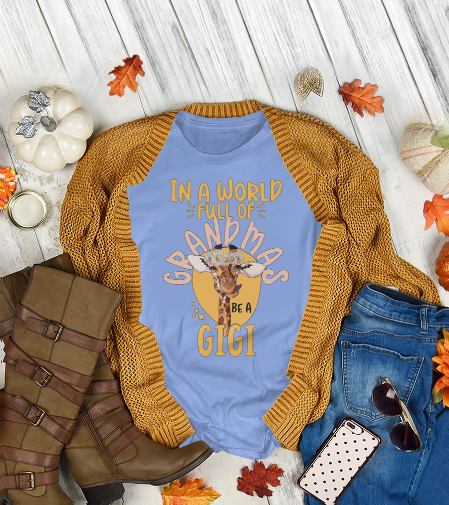 In A World Full Of Grandmas Be A Gigi Giraffe With Flower Crown T-Shirt