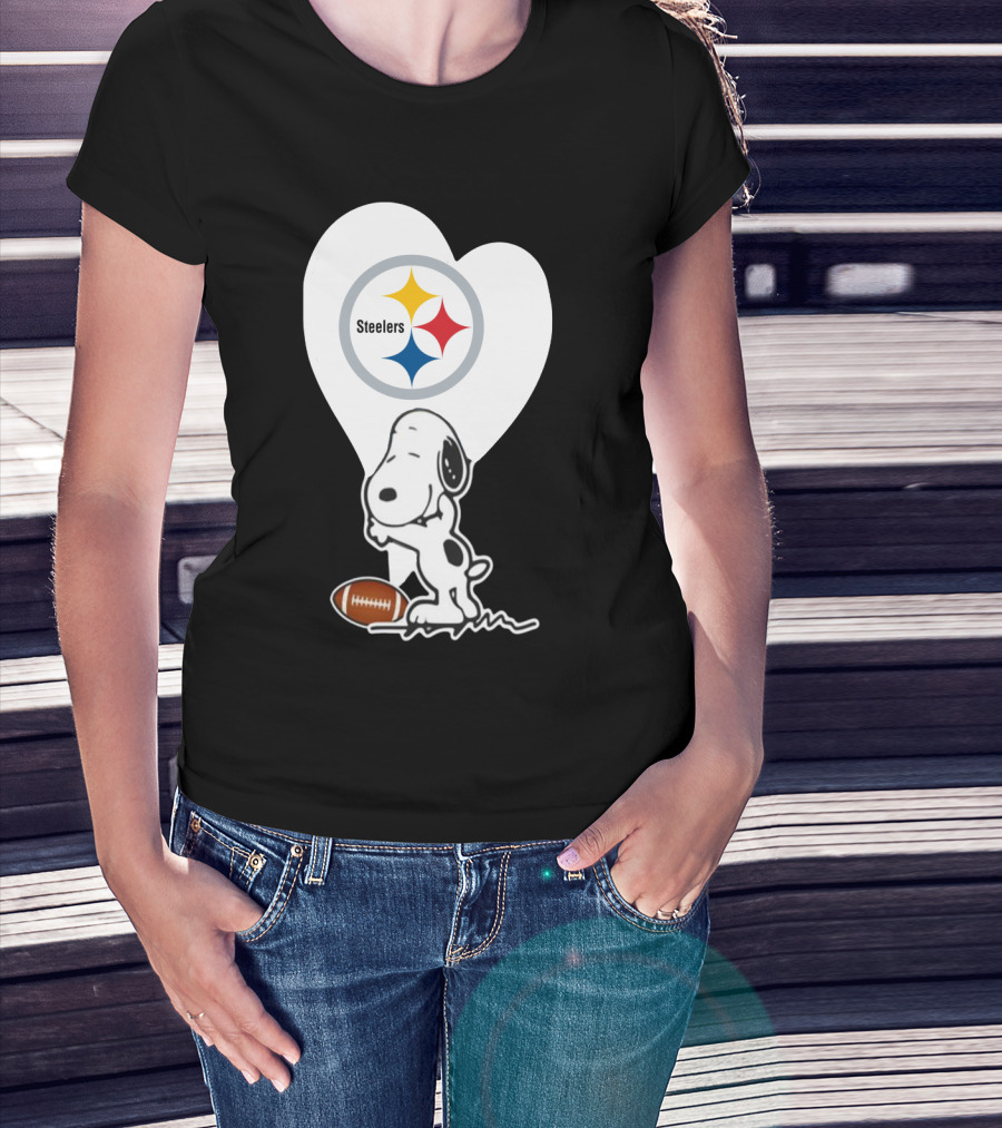 Pittsburgh Steelers Snoopy Heart And Football T-Shirt