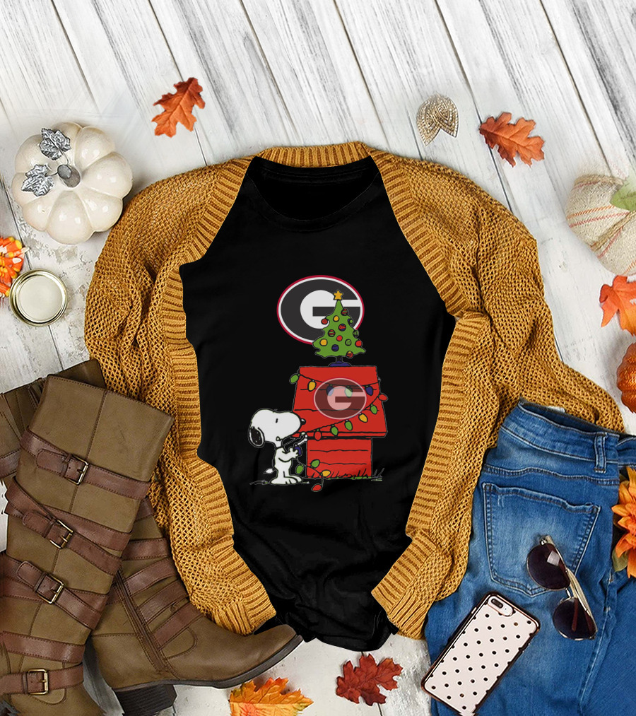 Snoopy Christmas Georgia Bulldogs Football Tree And Doghouse T-Shirt
