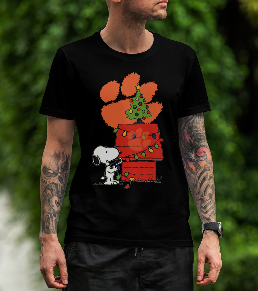 Clemson Tigers Snoopy Christmas Lights Dog House Peanuts Football T-Shirt
