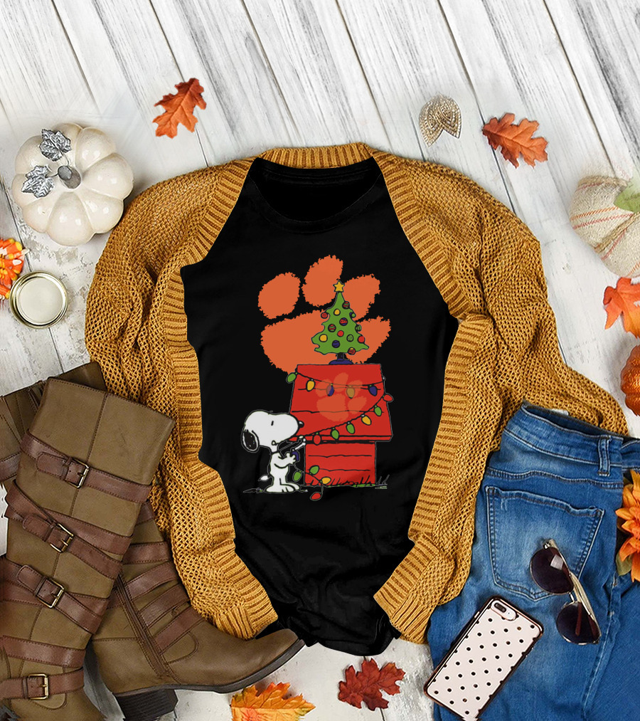 Clemson Tigers Snoopy Christmas Lights Dog House Peanuts Football T-Shirt