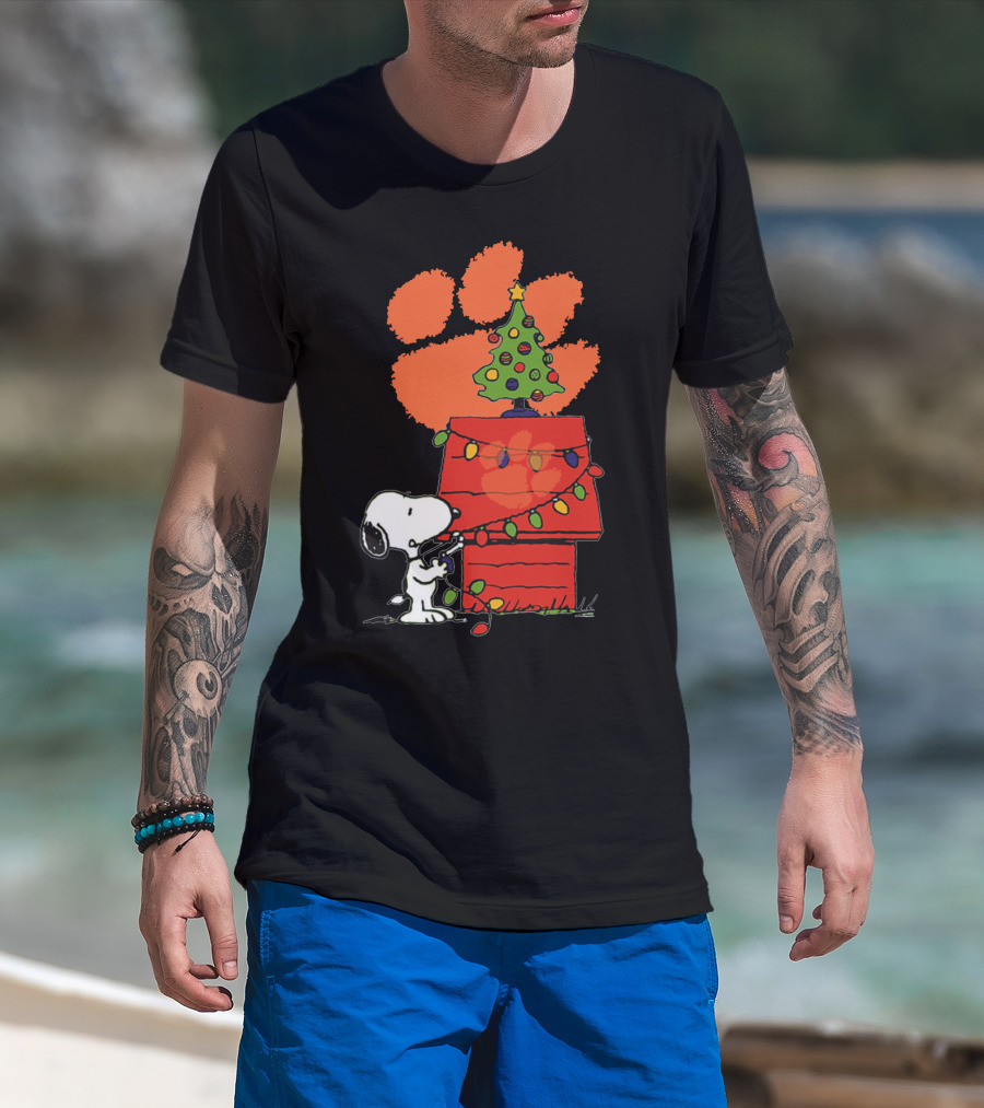 Clemson Tigers Snoopy Christmas Lights Dog House Peanuts Football T-Shirt