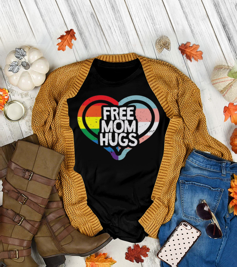 Free Mom Hugs Rainbow Heart Pride Vintage T-Shirt