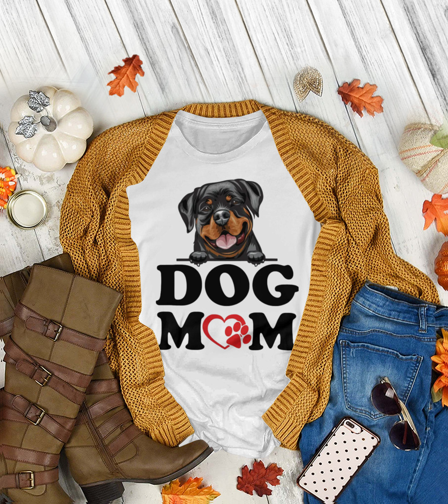 Rottweiler Dog Mom Heart Paw Design for Rottweiler Stickers Enthusiasts T-Shirt