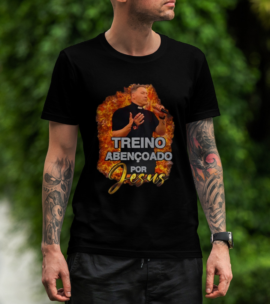 Treino Abençoado Por Jesus With Fiery Background And Clergyman T-Shirt