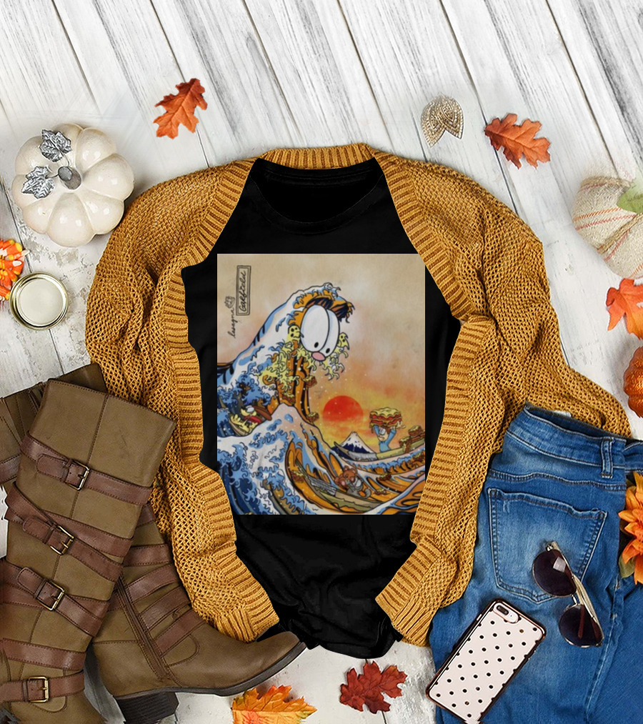 The Great Wave of Lasagna Garfield Comic Style with Character Holding Lasagna and Hokusai Inspired T-Shirt