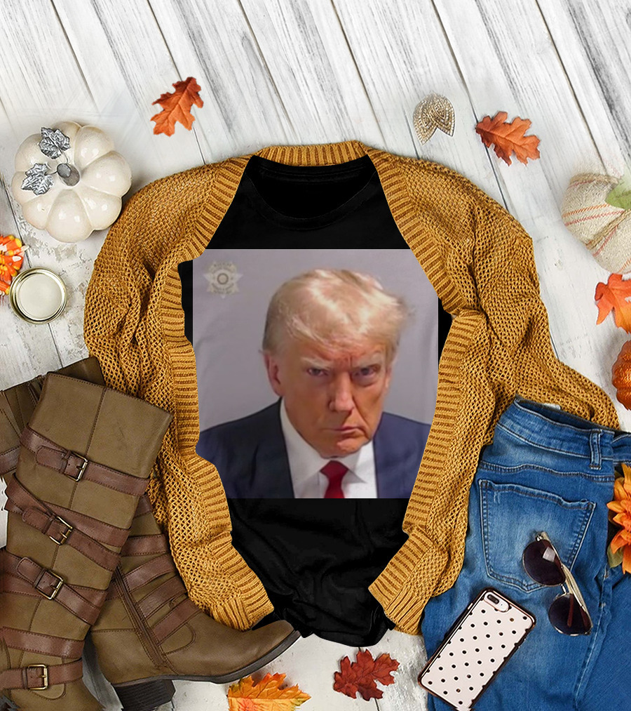 Donald Trump's Fourth Arrest Mugshot Image T-Shirt