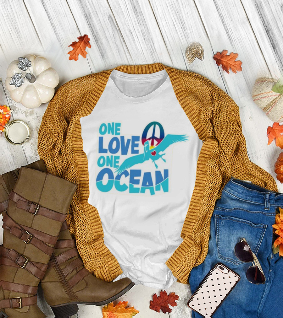 Musician Jimmy Buffett One Love One Ocean Peace Symbol Bird Heart T-Shirt