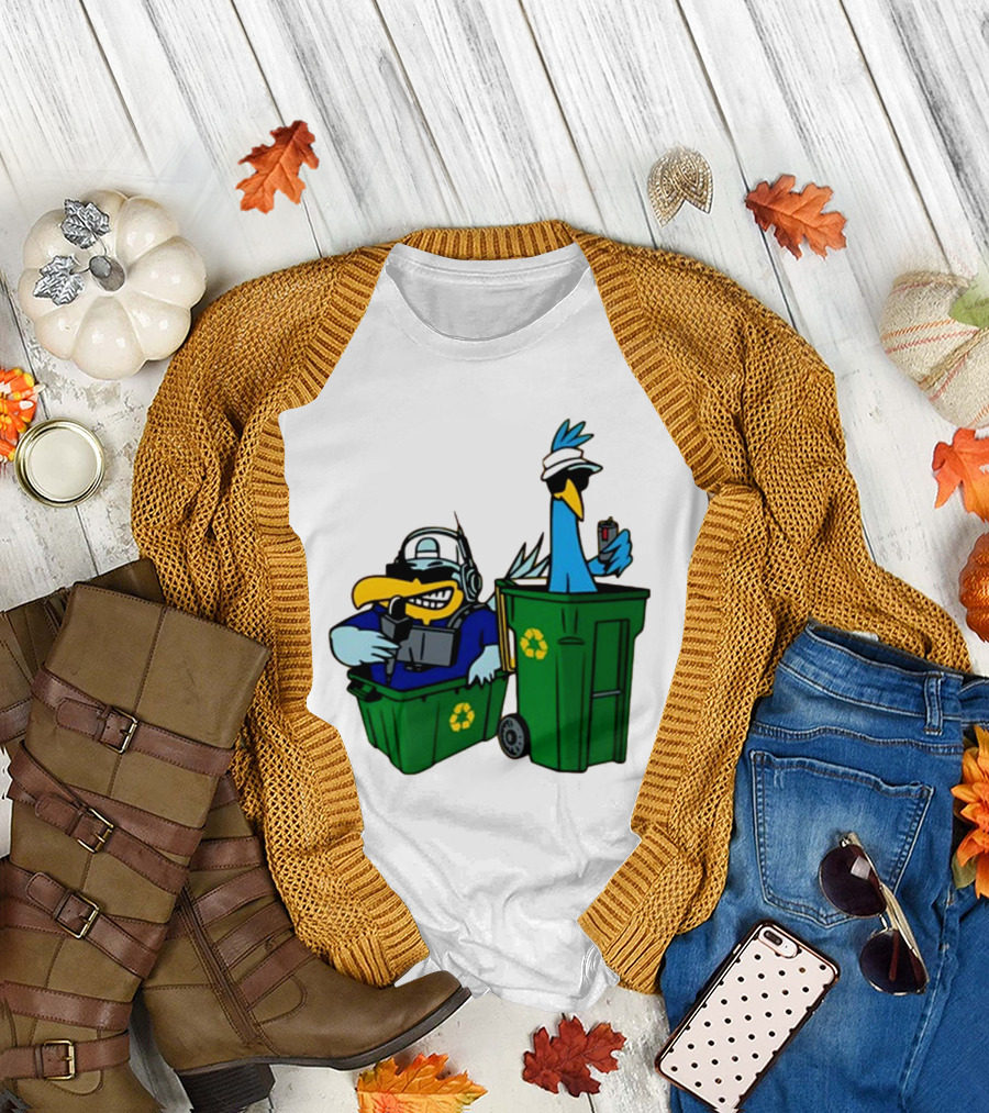Fairwayjockey Birdie Juice The People’S Birdies Golf Duo Recycling Bins Image T-Shirt