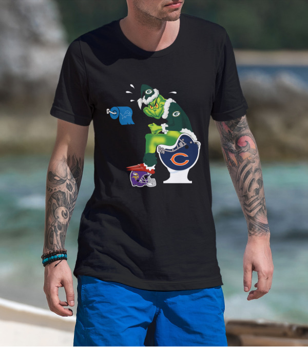 Packers Grinch Sitting On Bears Toilet Using Lions Paper With Vikings Helmet Shoes T-Shirt