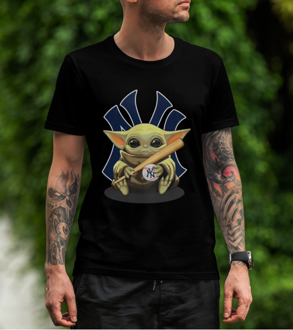 Baby Yoda Hug New York Yankees Baseball Bat T-Shirt