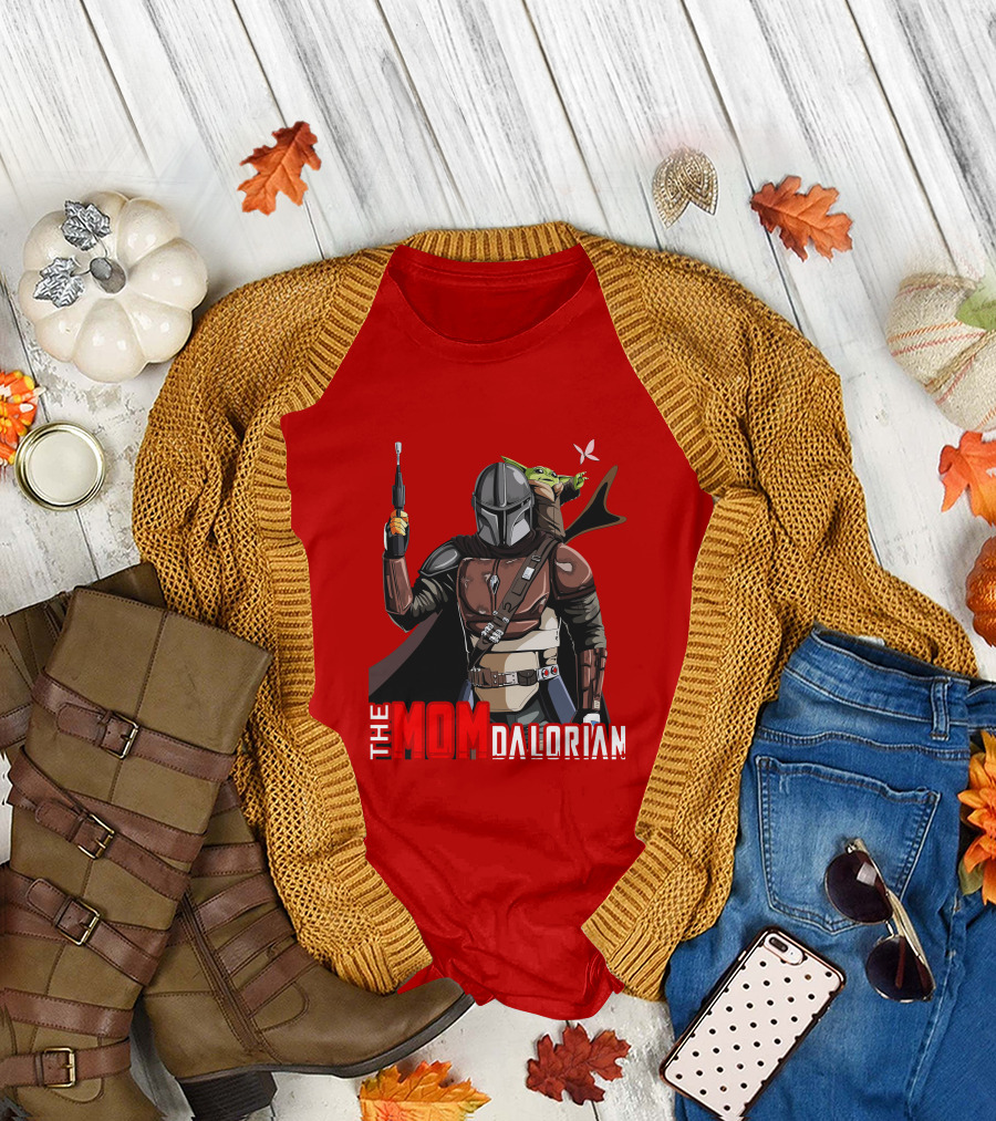 THE MOM DALORIAN BABY YODA T-Shirt
