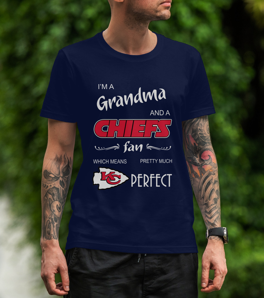 Grandma And A Chiefs Fan Perfect Kansas City Chiefs T-Shirt
