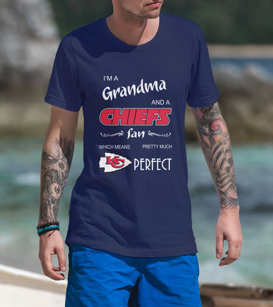 Grandma And A Chiefs Fan Perfect Kansas City Chiefs T-Shirt