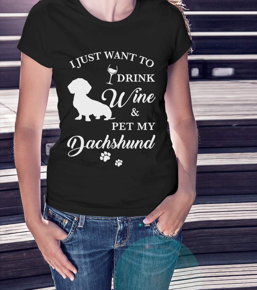 I Just Want To Drink Wine And Pet My Dachshund T-Shirt