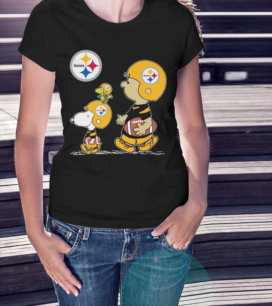 Steelers Christmas Peanuts Cute Football Charlie Brown Snoopy Woodstock T-Shirt