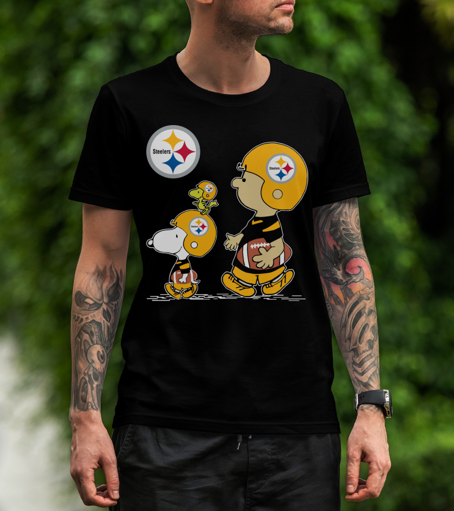 Steelers Christmas Peanuts Cute Football Charlie Brown Snoopy Woodstock T-Shirt