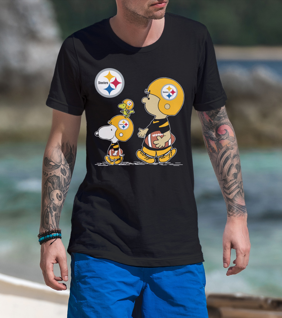 Steelers Christmas Peanuts Cute Football Charlie Brown Snoopy Woodstock T-Shirt