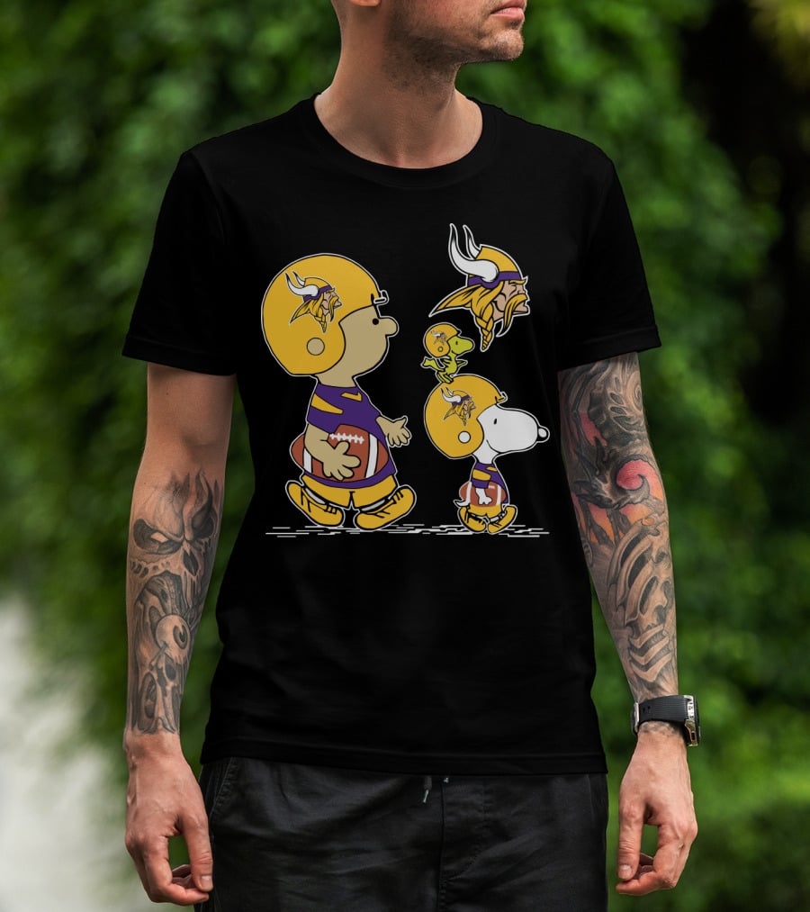 Christmas Peanuts Cute Football Vikings Charlie Brown Snoopy Woodstock T-Shirt