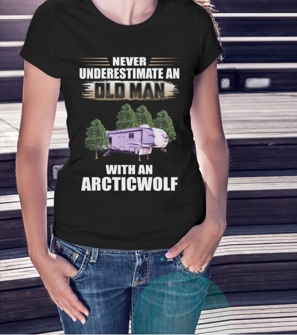 NEVER UNDERESTIMATE AN OLD MAN WITH AN ARCTIC WOLF 3660SUITE T-Shirt