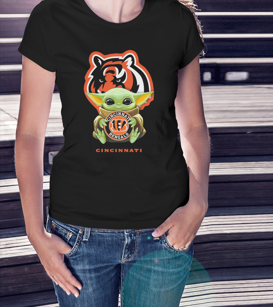 Cincinnati Bengals Baby Yoda Hugging Team Logo With Tiger Head Background T-Shirt