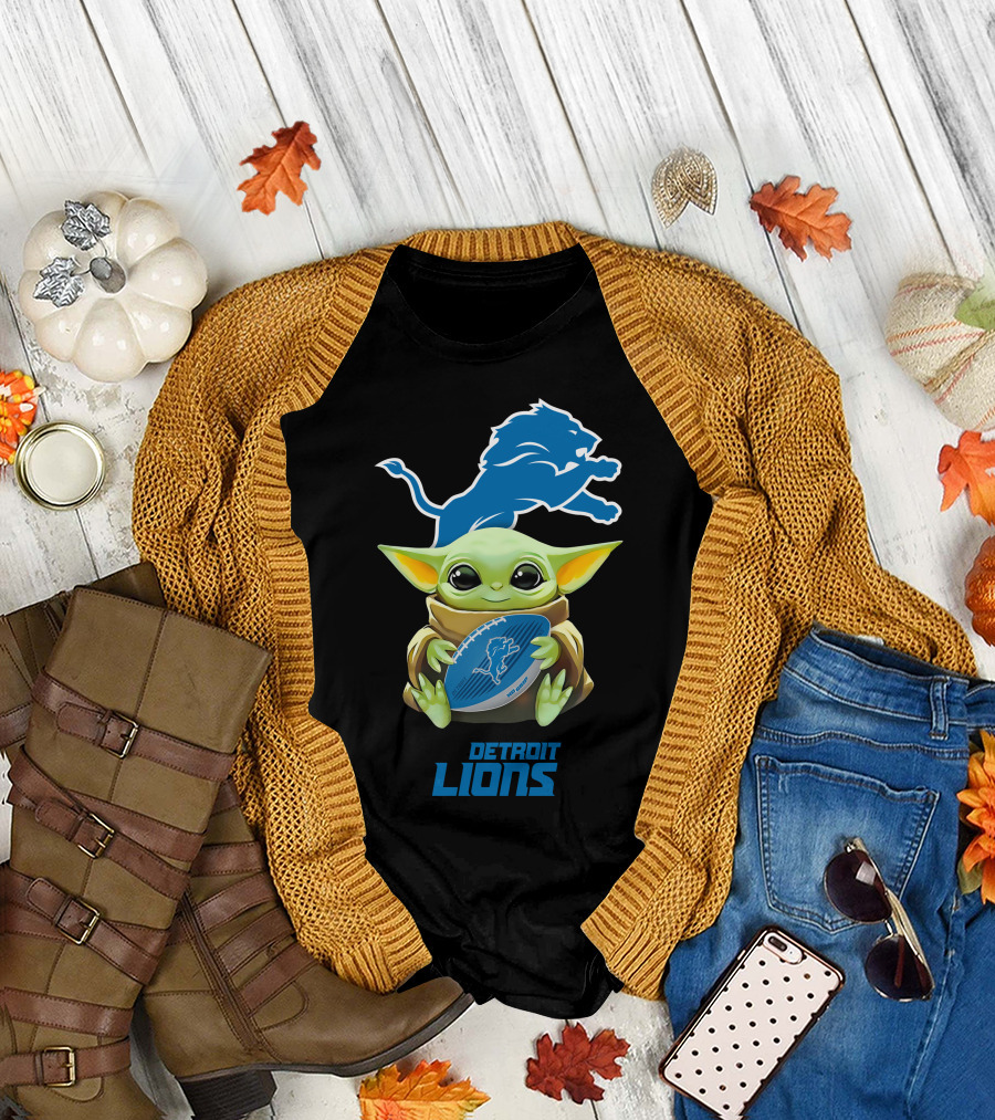 Star Wars Baby Yoda Holding Detroit Lions Football Fan T-Shirt