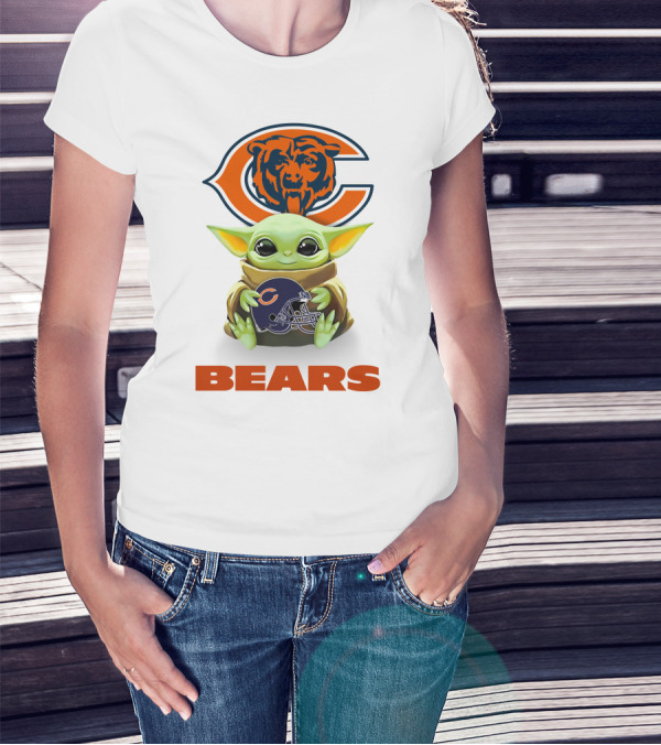 Baby Yoda Hug Chicago Bears Helmet Bears T-Shirt