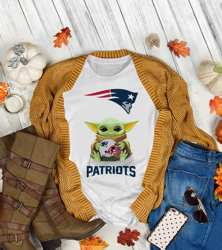 Star Wars Baby Yoda Hug New England Patriots Helmet Patriots T-Shirt
