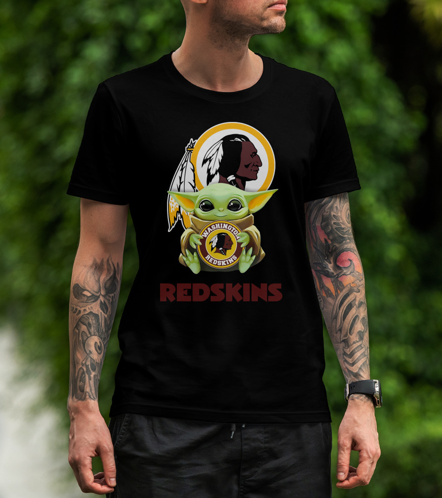 Washington Redskins Grogu Hug Iconic Star Wars Mandalorian Crossover Black T-Shirt