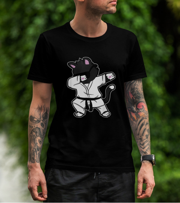 Karate Girls Love Funny Dabbing Karate Cat In Gi T-Shirt