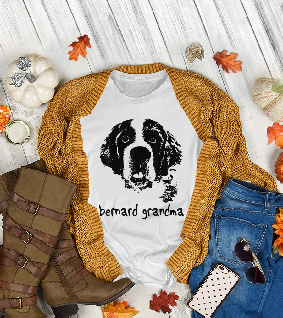 Bernard Grandma Hand Drawn Dog Lovers Gift T-Shirt