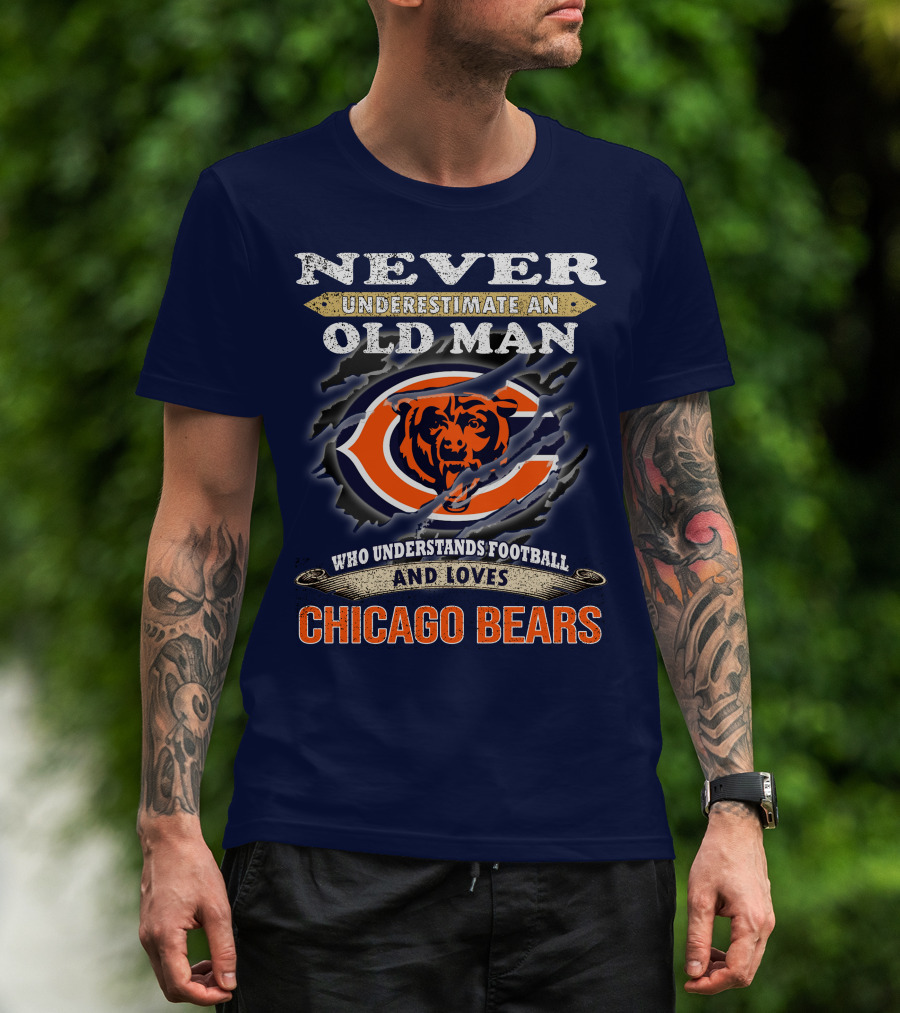 Never Underestimate An Old Man Who Understands Football And Loves Chicago Bears T-Shirt