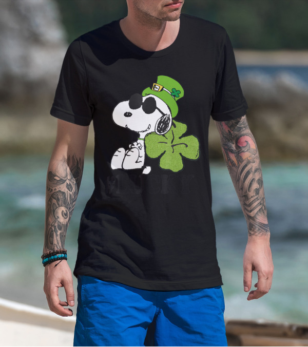 Peanuts Snoopy St. Patrick's Day Lucky Clover Hat T-Shirt