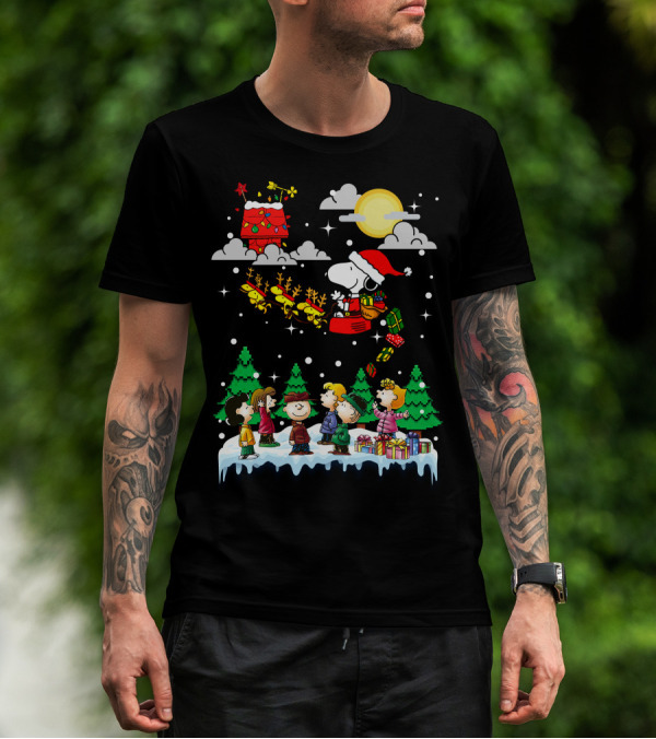 Peanuts Christmas Charlie Brown Snoopy Santa Sleigh Woodstock Scene T-Shirt
