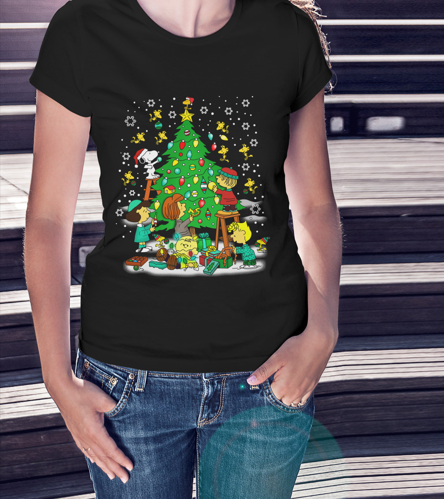 Peanuts Noel Christmas Tree Decorating With Snoopy And Friends T-Shirt