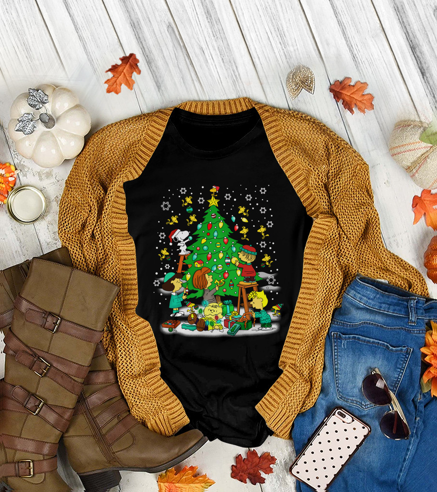 Peanuts Noel Christmas Tree Decorating with Snoopy and Friends T-Shirt