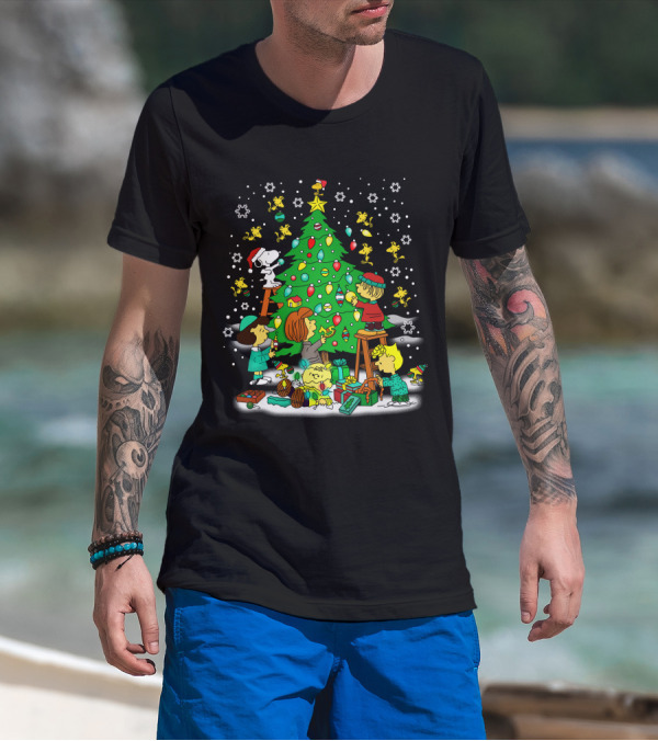 Peanuts Noel Christmas Tree Decorating With Snoopy And Friends T-Shirt