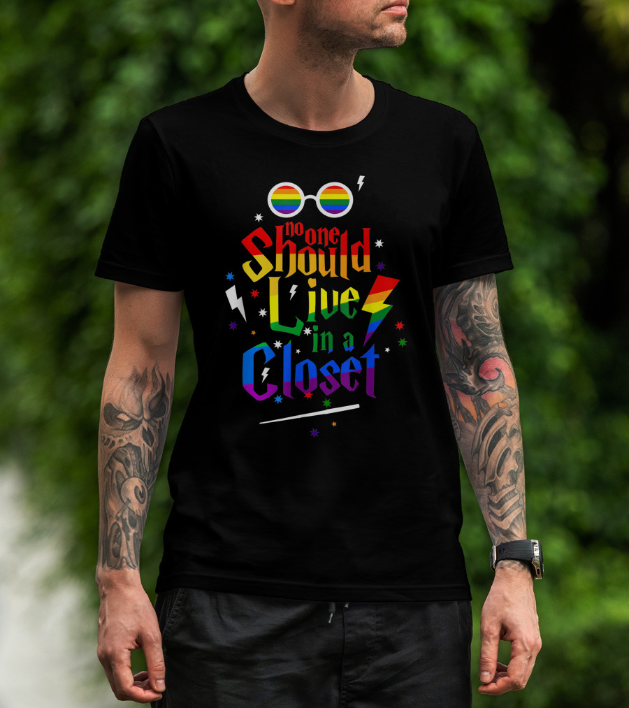 Pride Rainbow Glasses Lightning Quote No One Should Live In A Closet T-Shirt