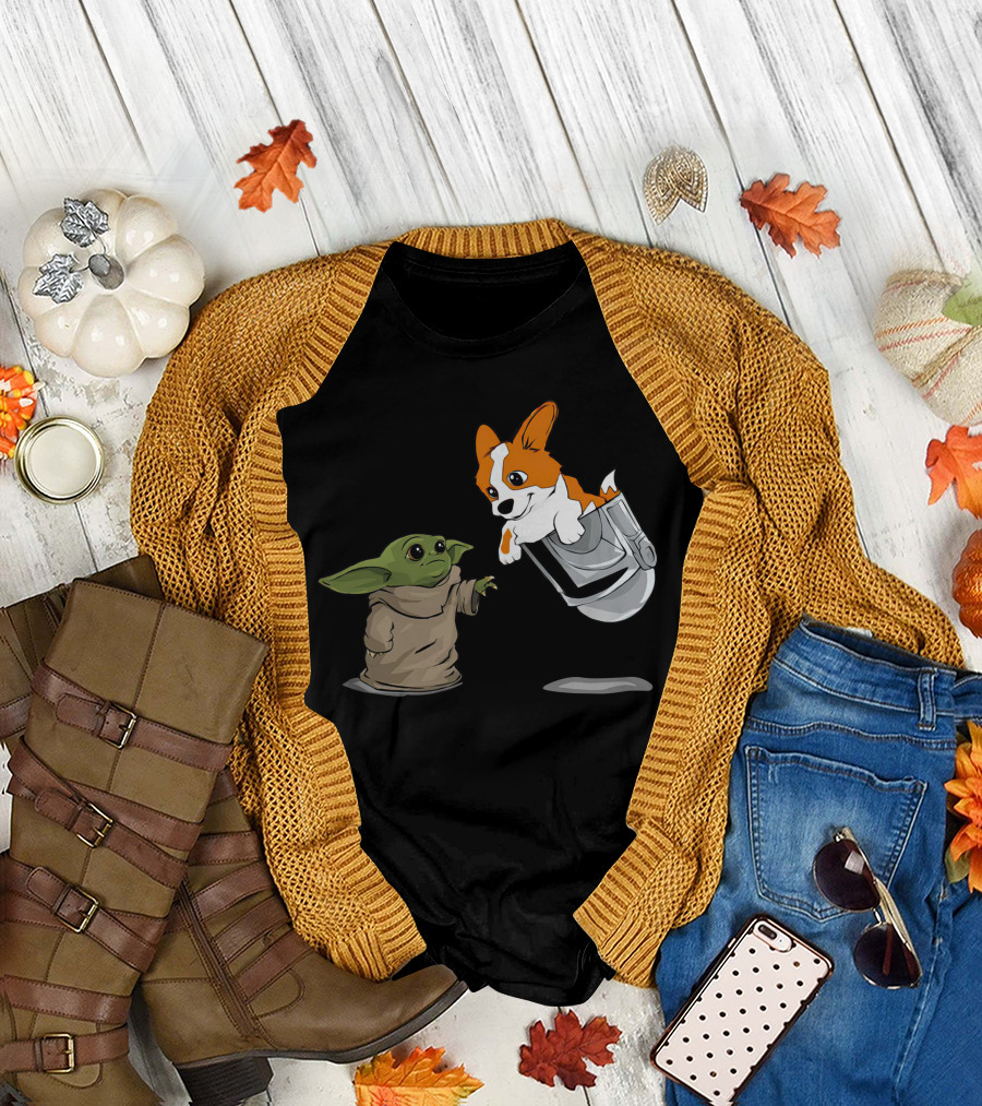 Cute Corgi With Baby Alien Companion T-Shirt