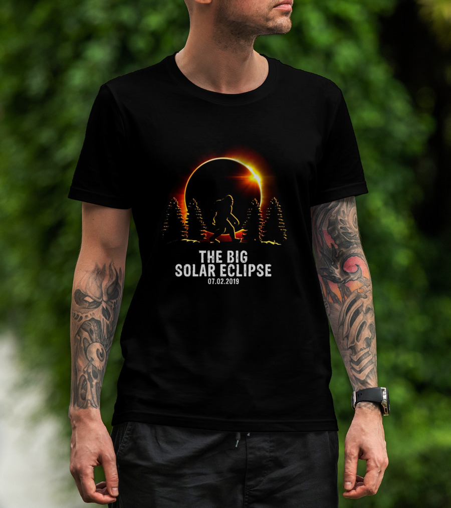 The Big Solar Eclipse Bigfoot 07.02.2019 Forest Silhouette T-Shirt