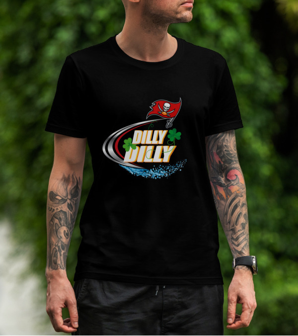Dilly Dilly Tampa Bay Buccaneers Flag With Shamrocks And Water Splash T-Shirt