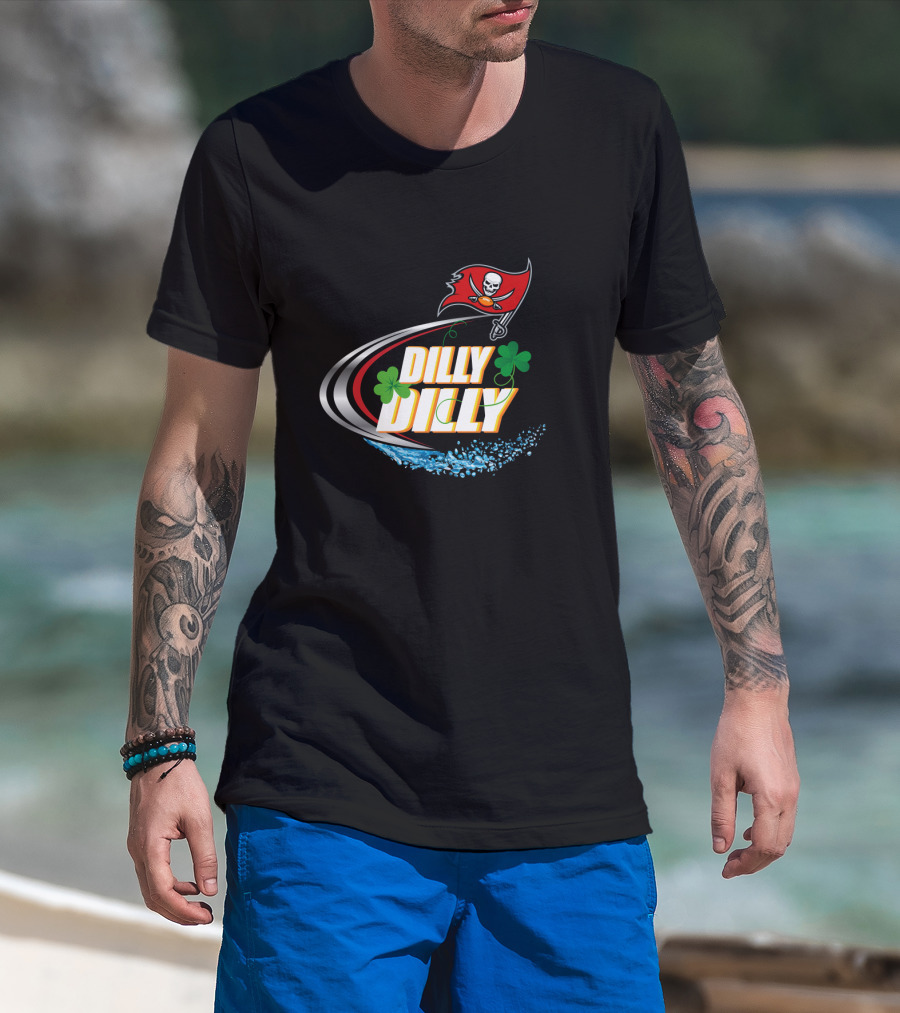 Dilly Dilly Tampa Bay Buccaneers Flag With Shamrocks And Water Splash T-Shirt