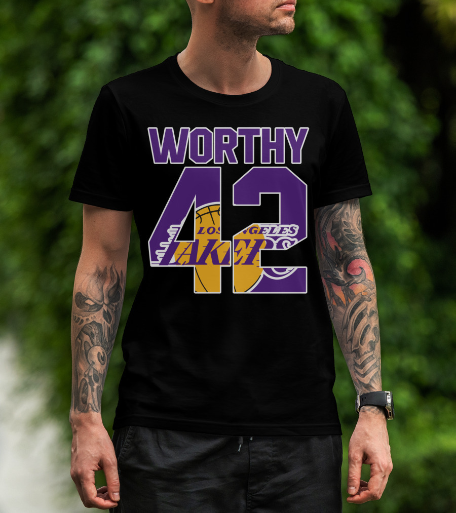 Worthy 42 Los Angeles Lakers Basketball T-Shirt