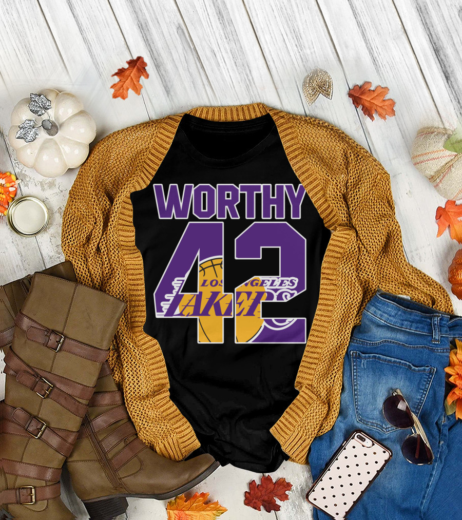 Worthy 42 Los Angeles Lakers Basketball T-Shirt
