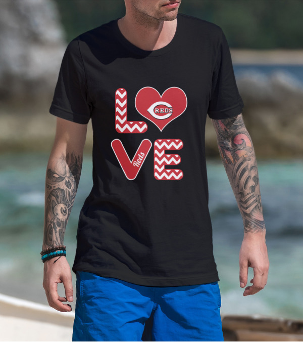 Love Cincinnati Reds Heart Logo Chevron Pattern Fans Baseball T-Shirt